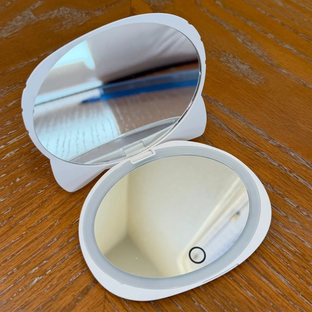 Impressions Vanity Hello Kitty Wireless Light Up Compact Mirror